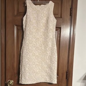 Elegant Cream Gold sheath Dress sz8. Embossed roses, comfy stretchy Donna Ricco